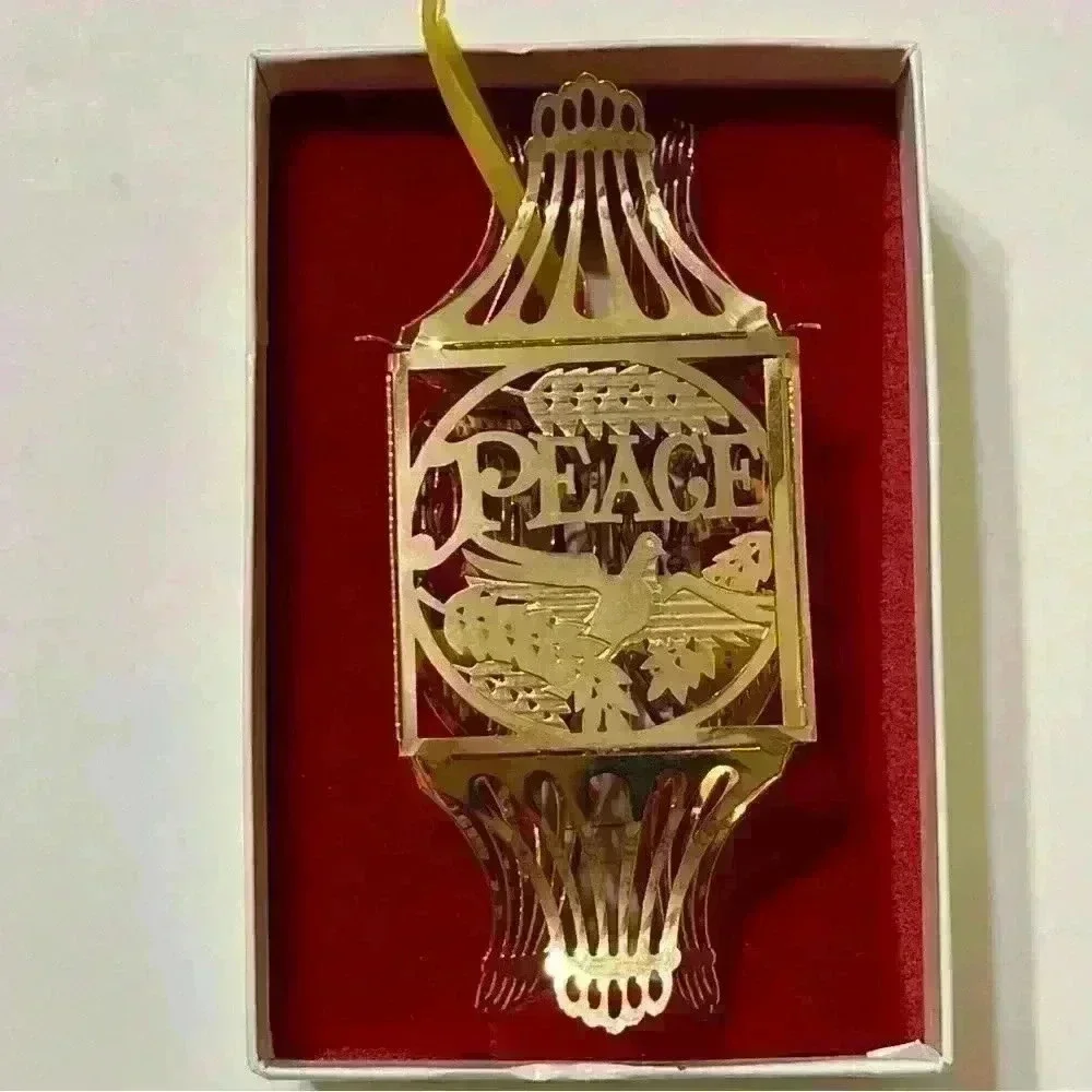 Reed & Barton 20k Gold Plated Ornament- 1977 Christmas Holiday Peace w Dove